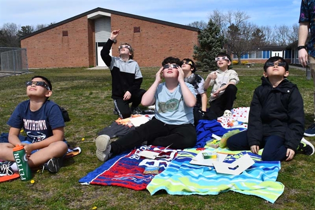 students watching the eclipse