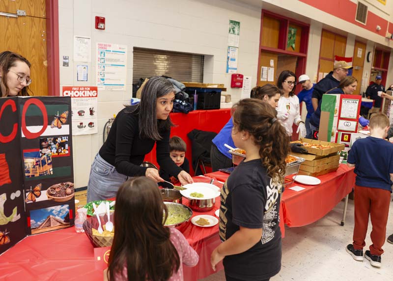 people serving food