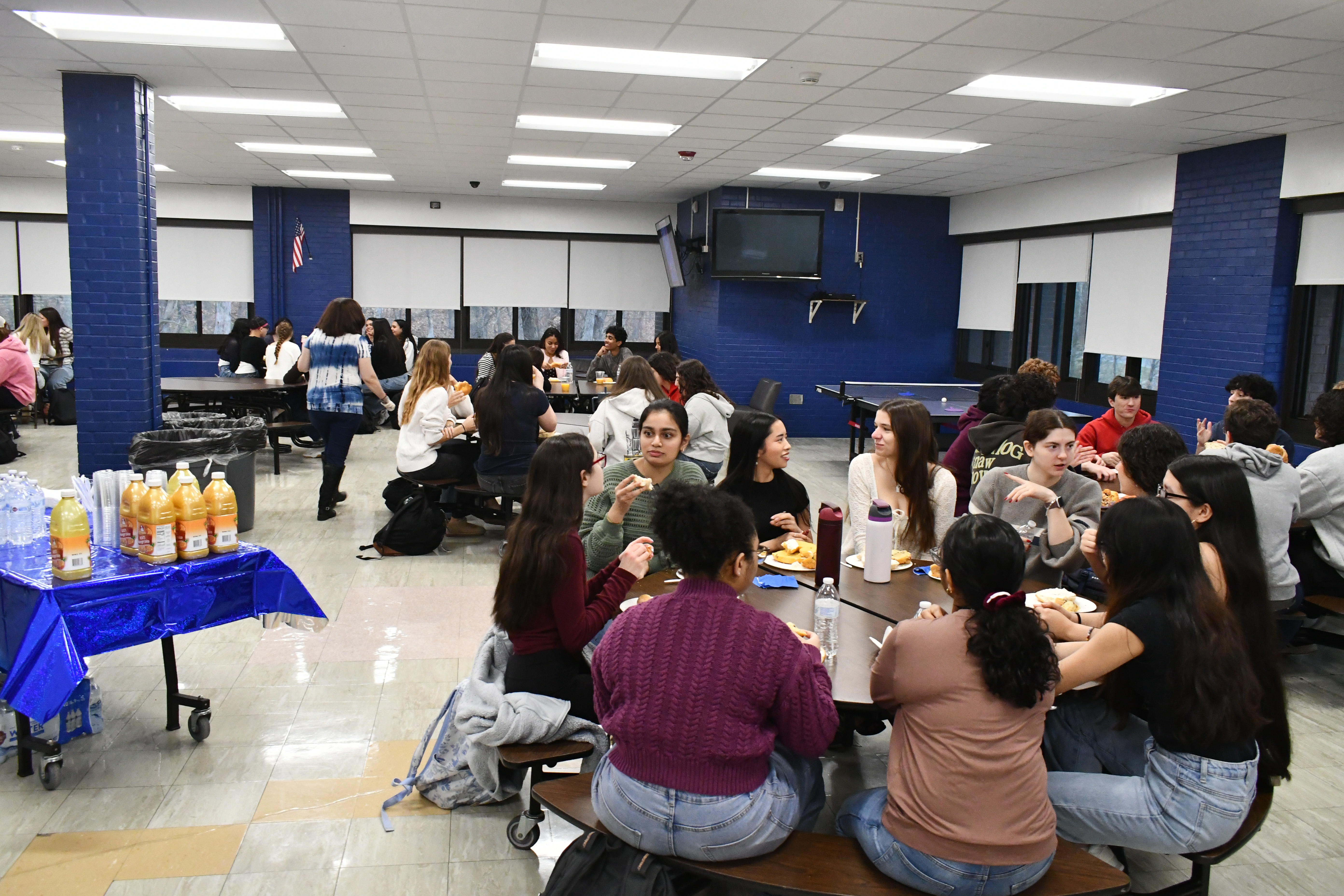 Students having breakfast