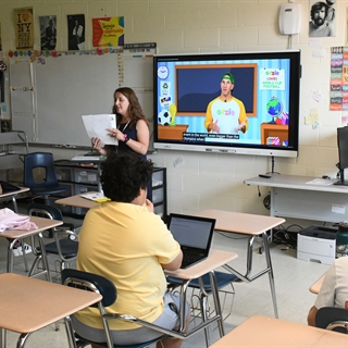 teacher instructing students