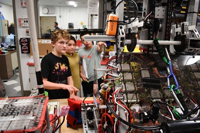 students at robotics camp