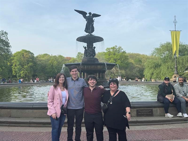 Photo outstide fountain