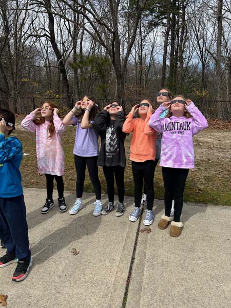 students watching the eclipse