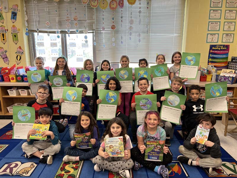 students holding up earth day signs