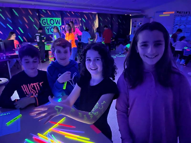 Multi-sensory glow game