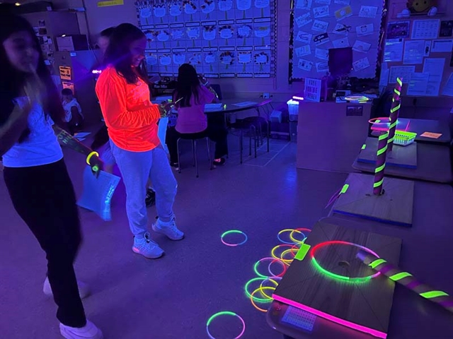 Multi-sensory glow game