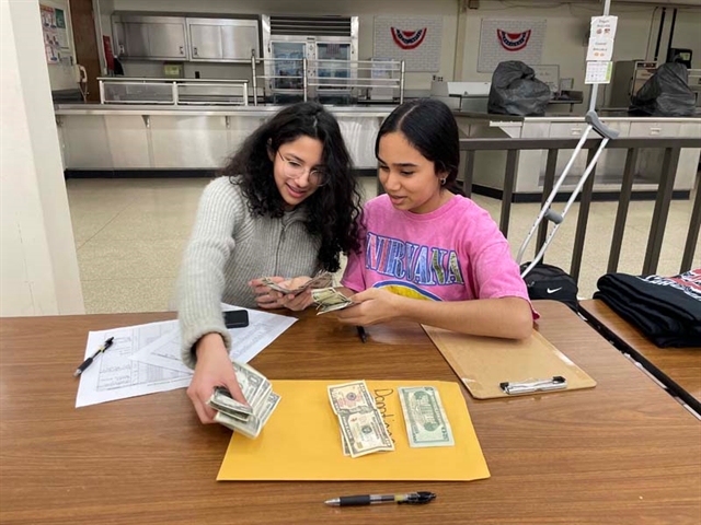 Students playing Uno