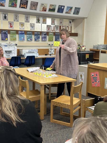 Teachers learning new math exercises