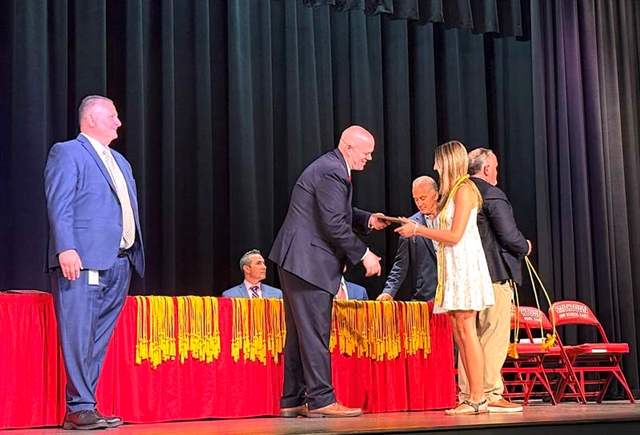 students receiving award