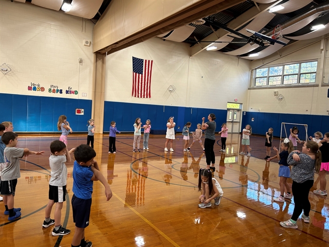 kids jump roping
