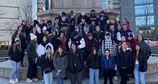 HSW students taking a picture in Manhattan