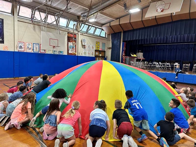 children playing with the parachute