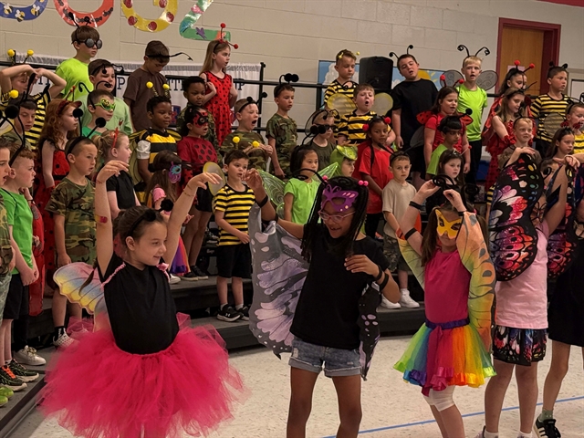 children singing