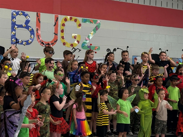 children singing