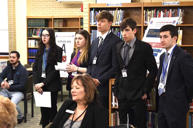 picture of business students at event