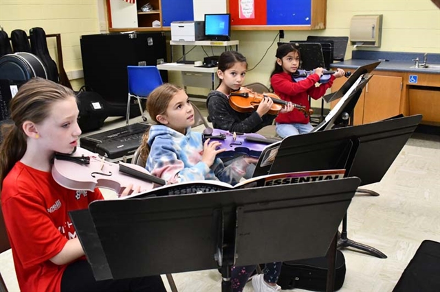 Students playing violin