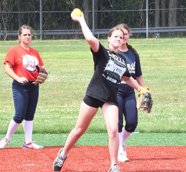 girl playing softball