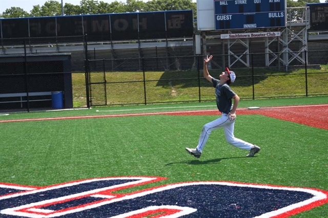 baseball player making catch