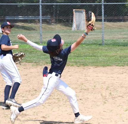 baseball player reaching for catch