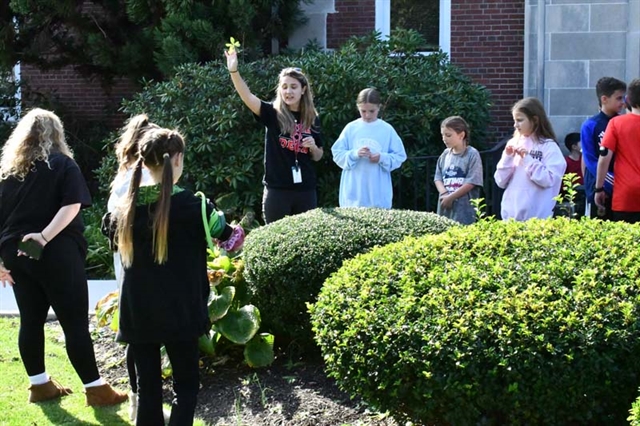 students doing a yard cleanup