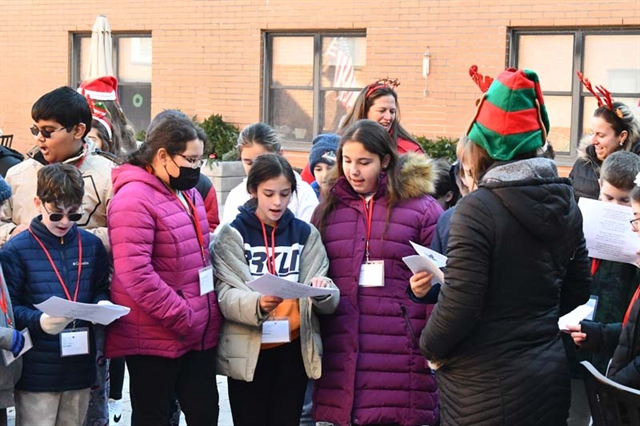 Mills Pond musicians singing