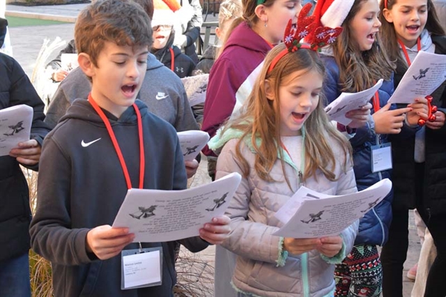 Mills Pond musicians singing