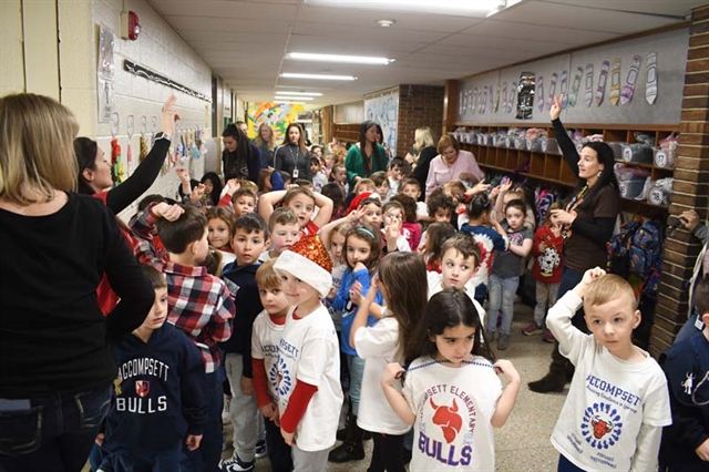 Students on scavenger hunt