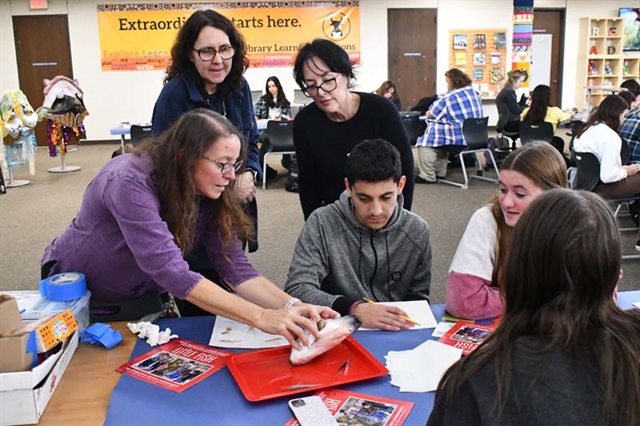 students drawing