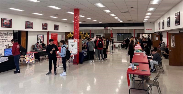 students at club fair