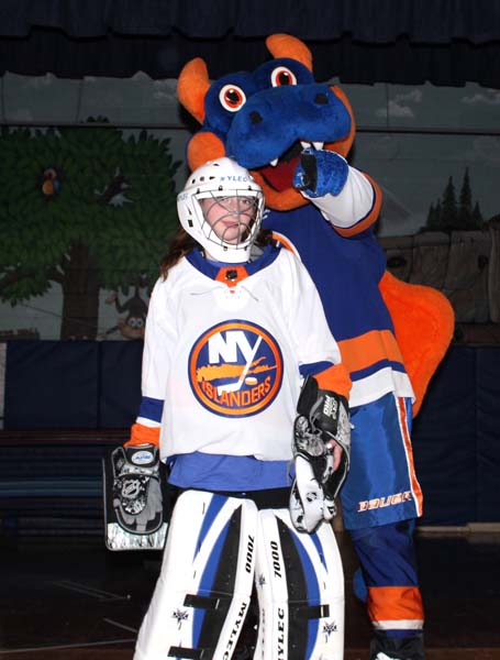 Tackan students at NY Islanders school assembly