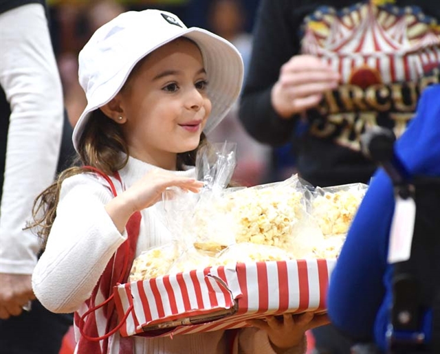 Circus popcorn vender