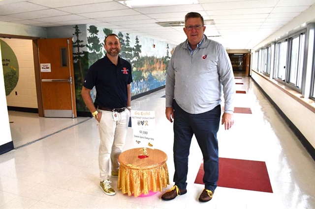 Superintendent Secaur and AEL Principal Tim Hellmuth smiling for picture