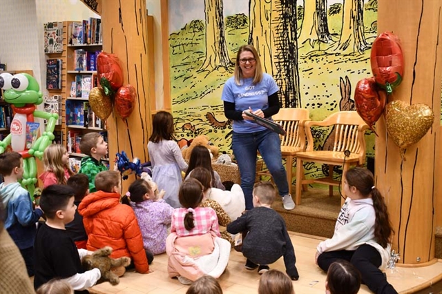 Mills Pond teachers reading