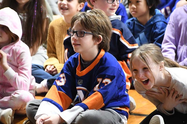 Tackan students at NY Islanders school assembly