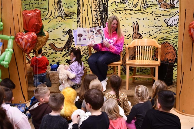 Mills Pond teachers reading