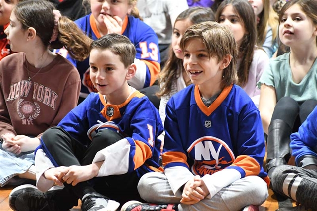 Tackan students at NY Islanders school assembly