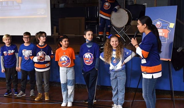 Tackan students at NY Islanders school assembly