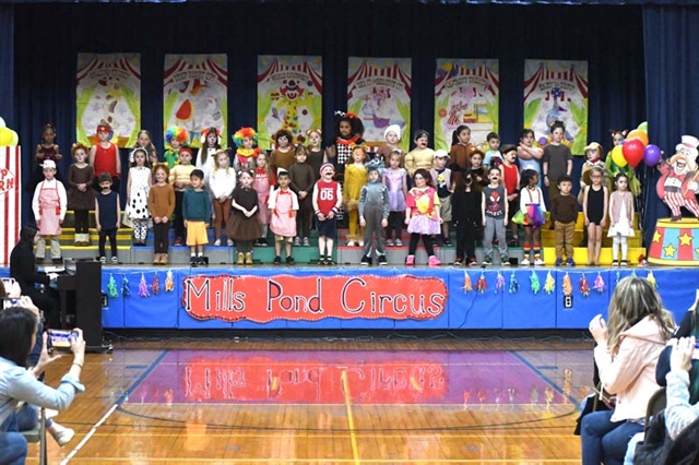 mills pond circus group shot